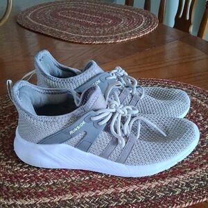 Runside Kids Gray Sneakers Sz.4